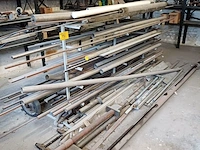 Lot 992 - rek met buizen - afbeelding 1 van  4