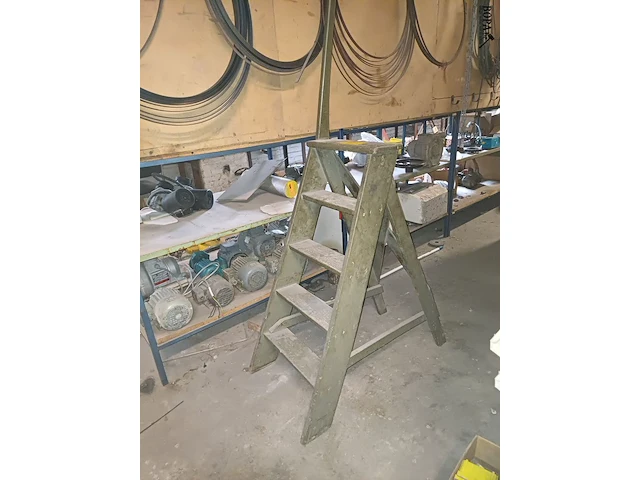 Lot 995 - steekladder - afbeelding 1 van  2