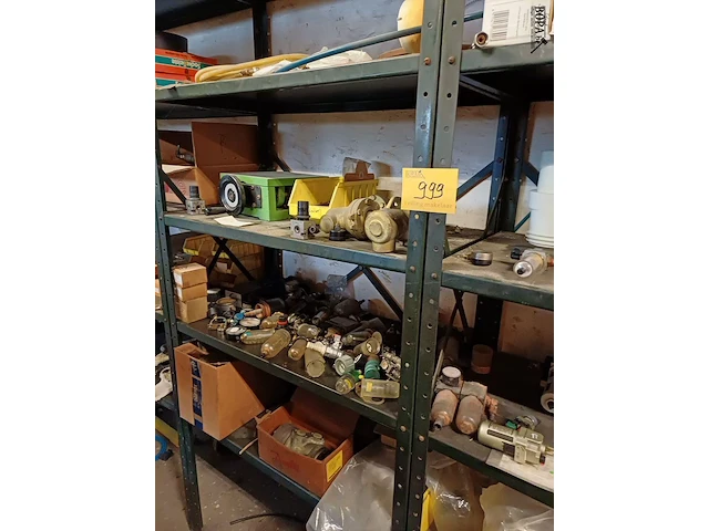 Lot 999 - rek met inhoud - afbeelding 2 van  25