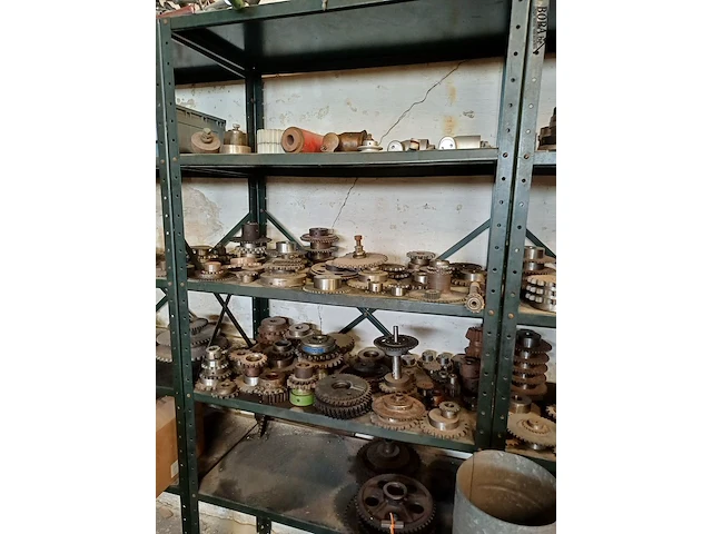 Lot 999 - rek met inhoud - afbeelding 6 van  25