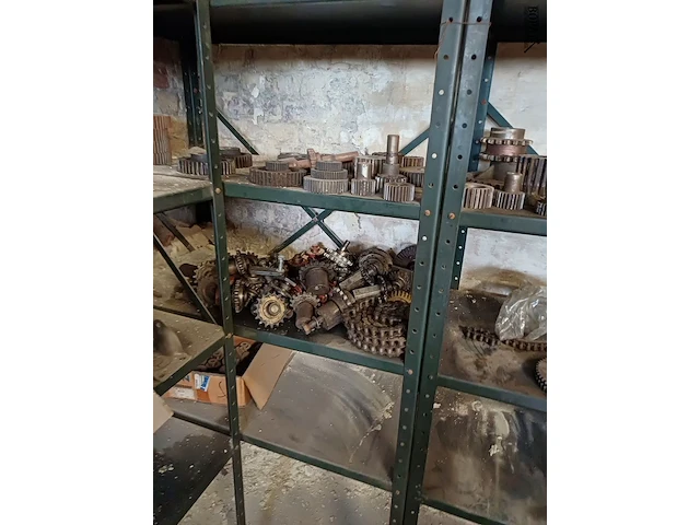Lot 999 - rek met inhoud - afbeelding 8 van  25