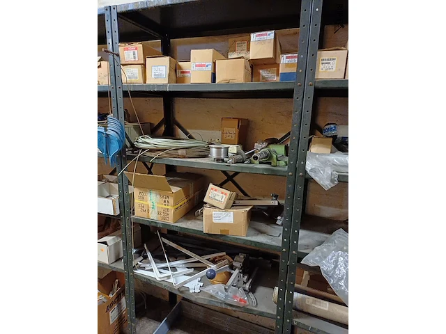 Lot 999 - rek met inhoud - afbeelding 20 van  25