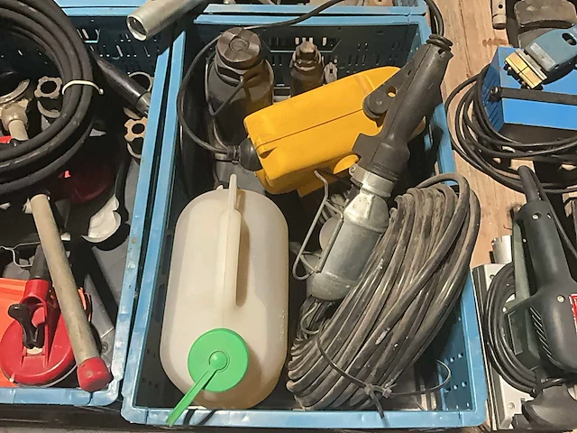 Lot aannemersmateriaal - afbeelding 2 van  17