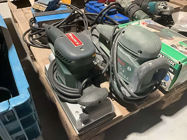 Lot aannemersmateriaal - afbeelding 3 van  17