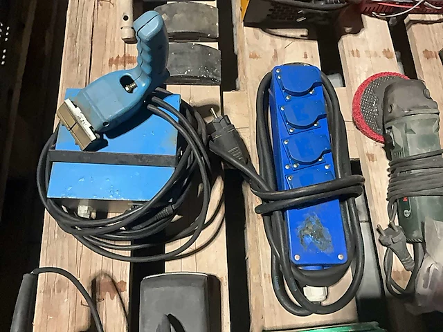 Lot aannemersmateriaal - afbeelding 5 van  17