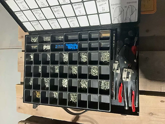 Lot aannemersmateriaal - afbeelding 8 van  17
