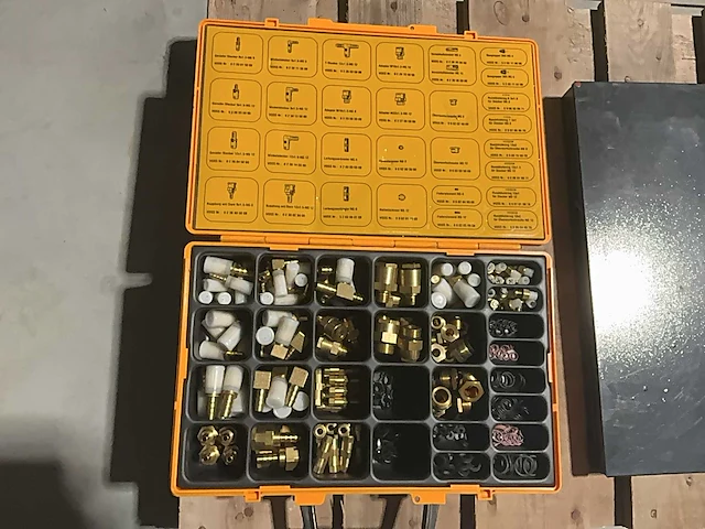Lot aannemersmateriaal - afbeelding 9 van  17