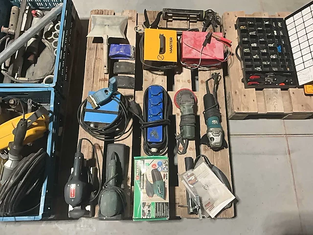 Lot aannemersmateriaal - afbeelding 11 van  17