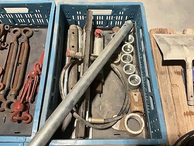 Lot aannemersmateriaal - afbeelding 17 van  17