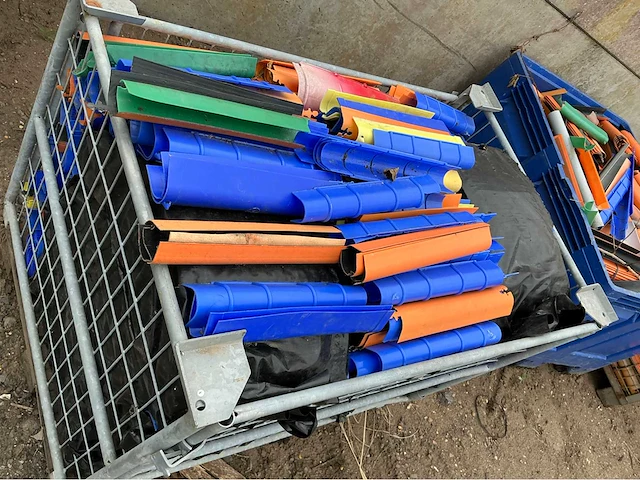 Lot afdekpannen diverse kleuren (500x) - afbeelding 2 van  2