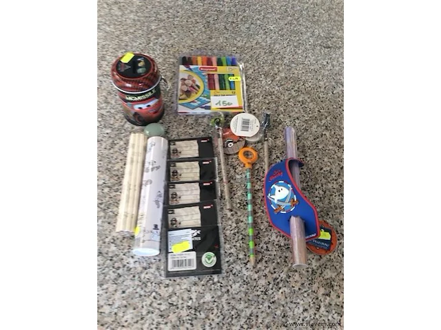 Lot allerhande - afbeelding 1 van  3