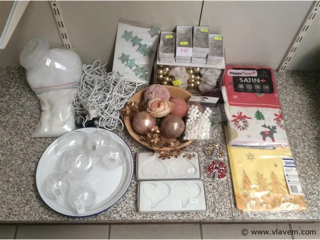 Lot allerlei decoratiemateriaal kerst - afbeelding 1 van  4