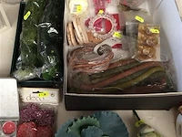 Lot allerlei decoratiemateriaal - afbeelding 2 van  3