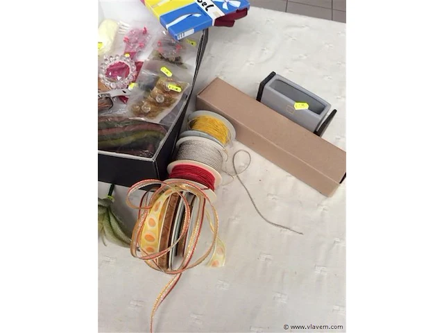 Lot allerlei decoratiemateriaal - afbeelding 3 van  3