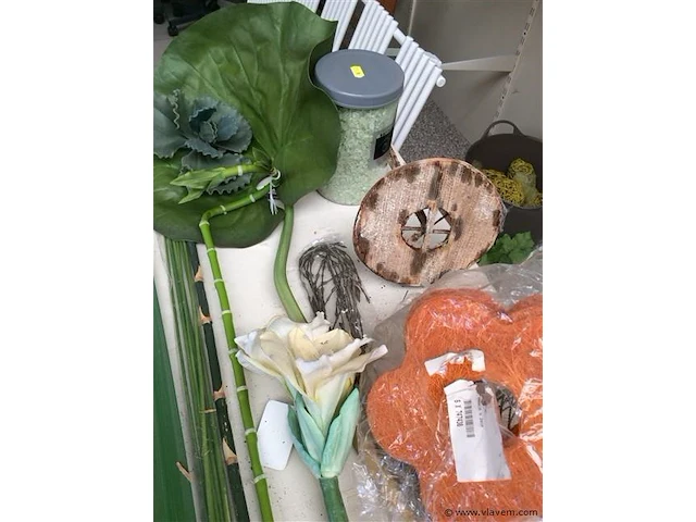 Lot allerlei decoratiemateriaal - afbeelding 3 van  3