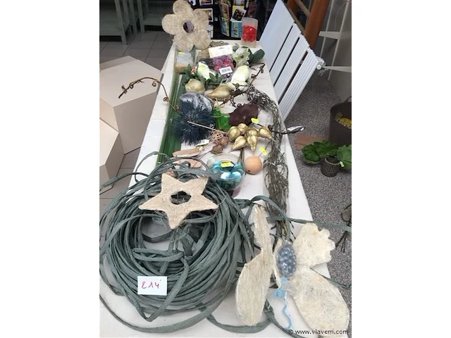 Lot allerlei decoratiemateriaal - afbeelding 1 van  4