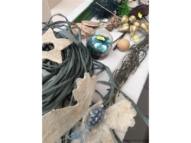 Lot allerlei decoratiemateriaal - afbeelding 2 van  4