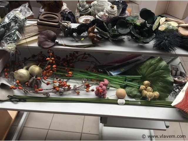 Lot allerlei decoratiemateriaal - afbeelding 1 van  3
