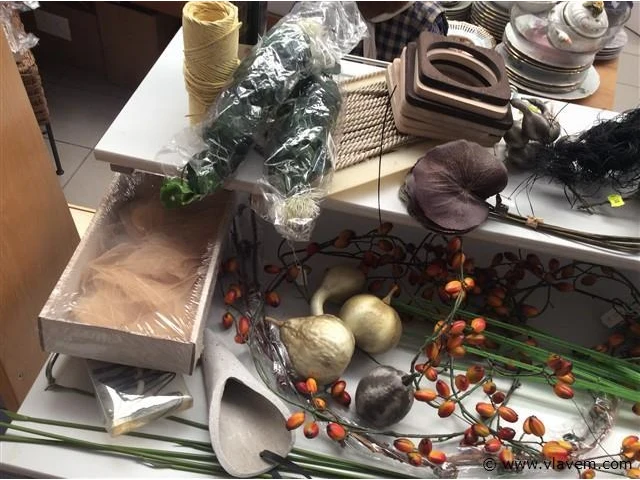 Lot allerlei decoratiemateriaal - afbeelding 2 van  3
