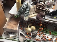 Lot allerlei decoratiemateriaal - afbeelding 2 van  3