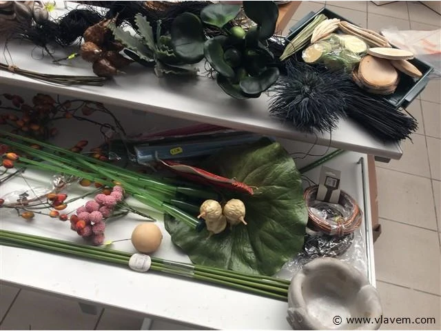 Lot allerlei decoratiemateriaal - afbeelding 3 van  3