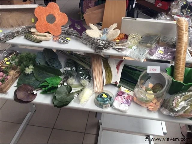 Lot allerlei decoratiemateriaal - afbeelding 1 van  4