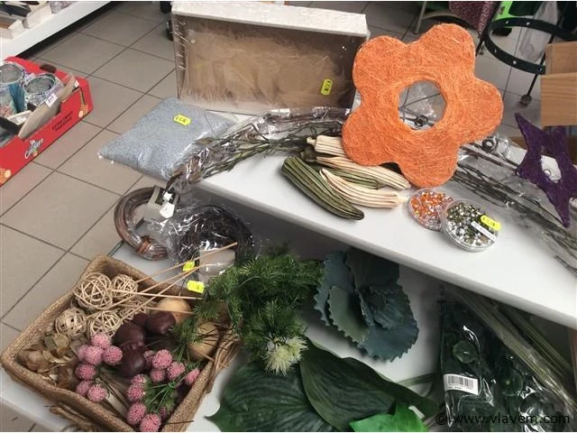 Lot allerlei decoratiemateriaal - afbeelding 2 van  4