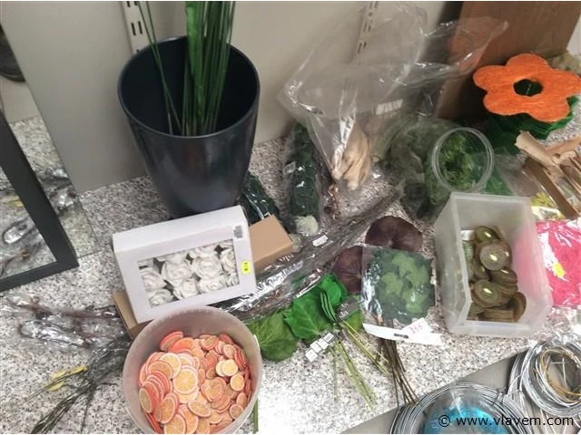 Lot allerlei decoratiemateriaal - afbeelding 3 van  4