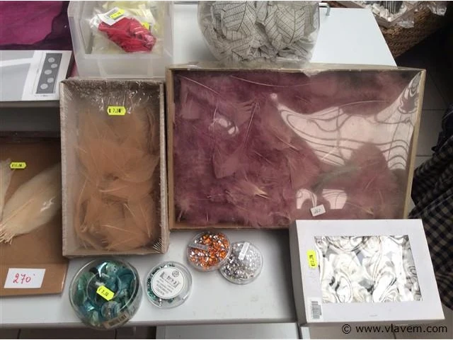 Lot allerlei decoratiemateriaal - afbeelding 3 van  4