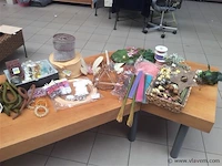 Lot allerlei decoratiemateriaal - afbeelding 1 van  3