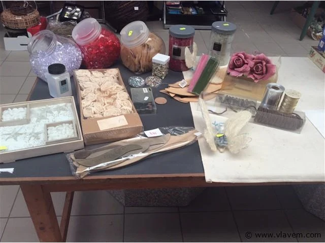 Lot allerlei decoratiemateriaal - afbeelding 1 van  5