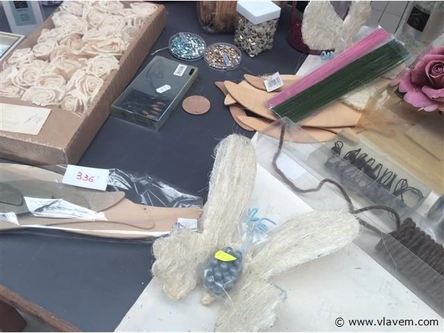 Lot allerlei decoratiemateriaal - afbeelding 5 van  5