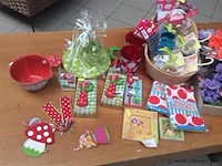 Lot allerlei oa fietsbloemen en regenuitrusting - afbeelding 2 van  4