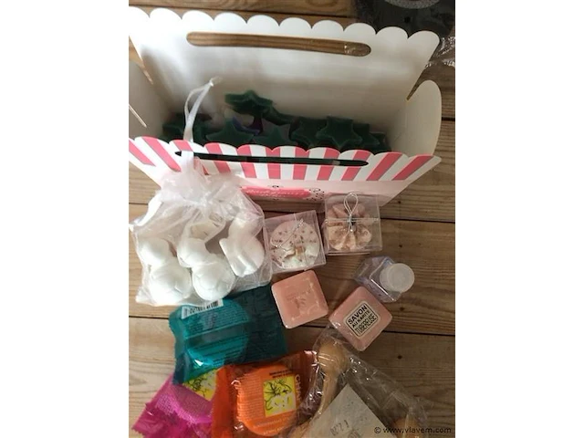 Lot allerlei - afbeelding 2 van  2