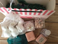 Lot allerlei - afbeelding 2 van  2