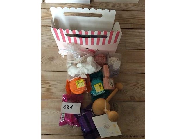 Lot allerlei - afbeelding 1 van  2