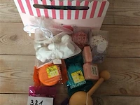 Lot allerlei - afbeelding 1 van  2