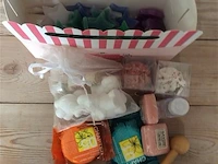 Lot allerlei - afbeelding 2 van  2