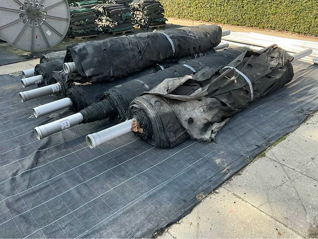 Lot antiworteldoek met plantgaten overige teeltmateriaal; - afbeelding 1 van  7
