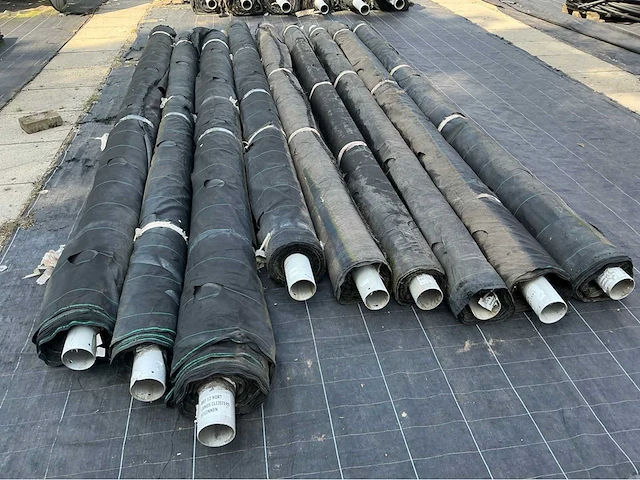 Lot antiworteldoek met plantgaten overige teeltmateriaal; - afbeelding 2 van  4