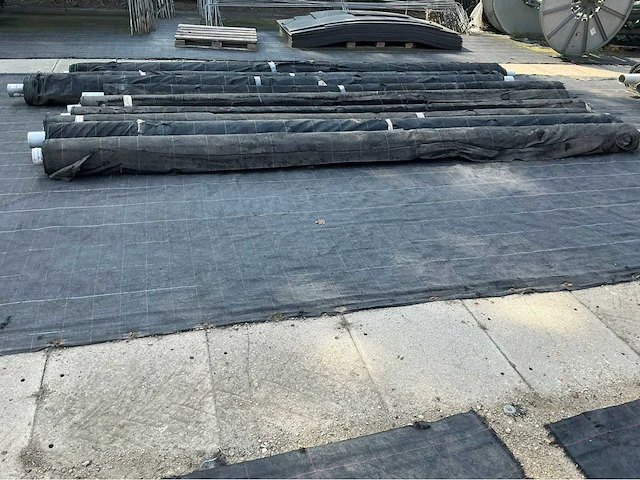 Lot antiworteldoek met plantgaten overige teeltmateriaal; - afbeelding 4 van  4