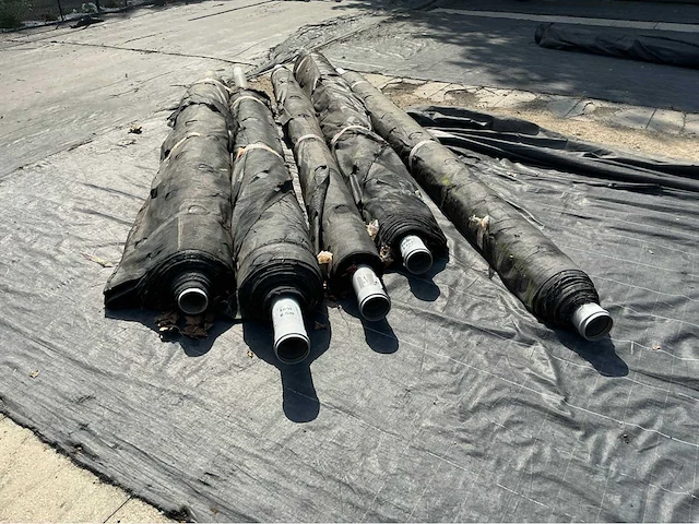 Lot antiworteldoek met plantgaten overige teeltmateriaal; - afbeelding 2 van  3