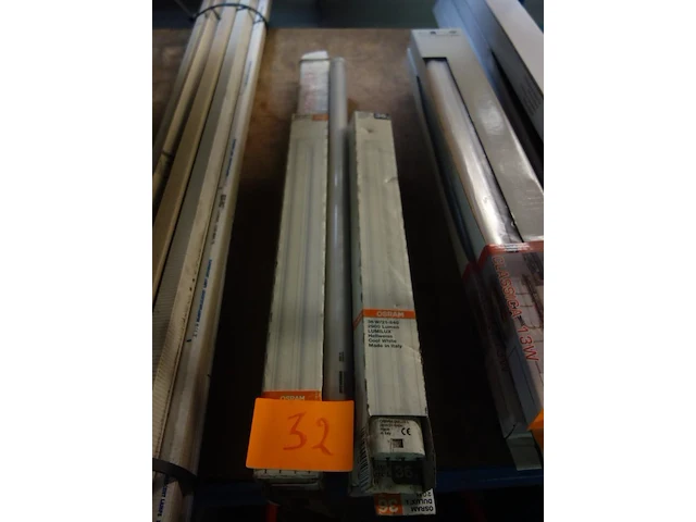 Lot armaturen met lamp - afbeelding 1 van  2