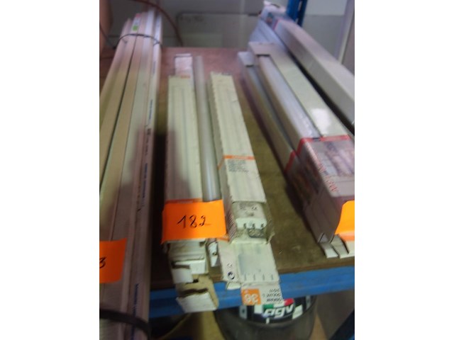 Lot armaturen met lampen - afbeelding 1 van  2