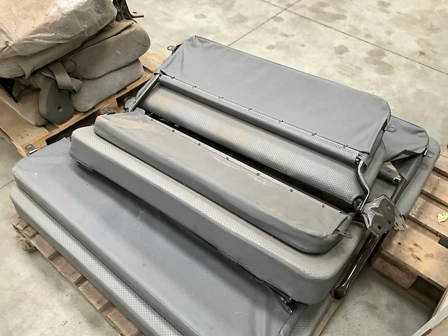 Lot autostoelen: kuipzetel, mercedes w124, toyota landcruiser,… - afbeelding 2 van  13