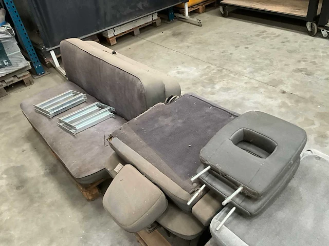 Lot autostoelen: kuipzetel, mercedes w124, toyota landcruiser,… - afbeelding 4 van  13
