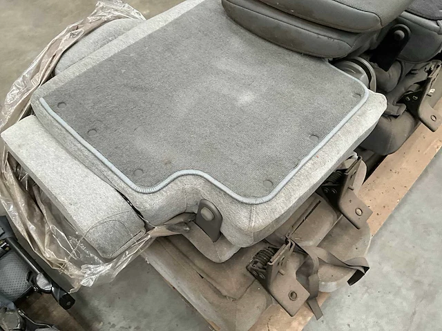 Lot autostoelen: kuipzetel, mercedes w124, toyota landcruiser,… - afbeelding 5 van  13