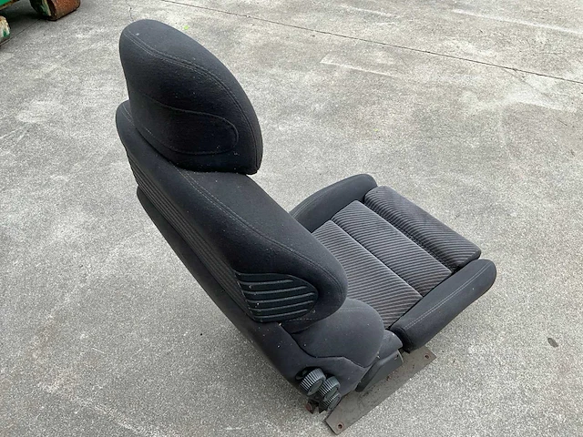 Lot autostoelen: kuipzetel, mercedes w124, toyota landcruiser,… - afbeelding 11 van  13