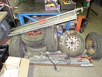 Lot banden, ophanging, licht, wielbeschermers, + kar - afbeelding 1 van  2
