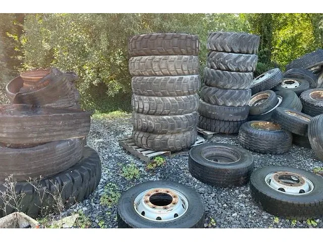 Lot banden - afbeelding 3 van  4